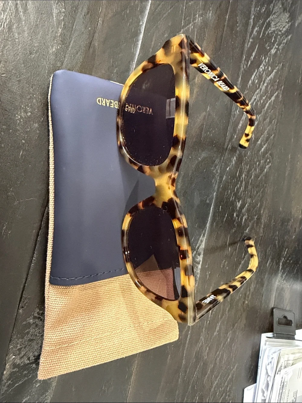 New Veronica Beard Tortoiseshell 'Jane' Sunglasses with black & Tan Case - Picture 11 of 12